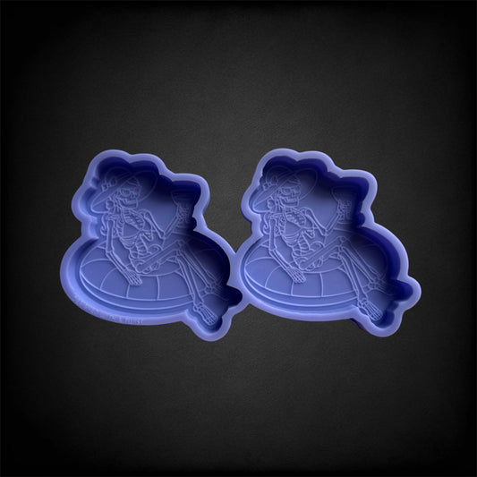 Sunbathing skelly duo